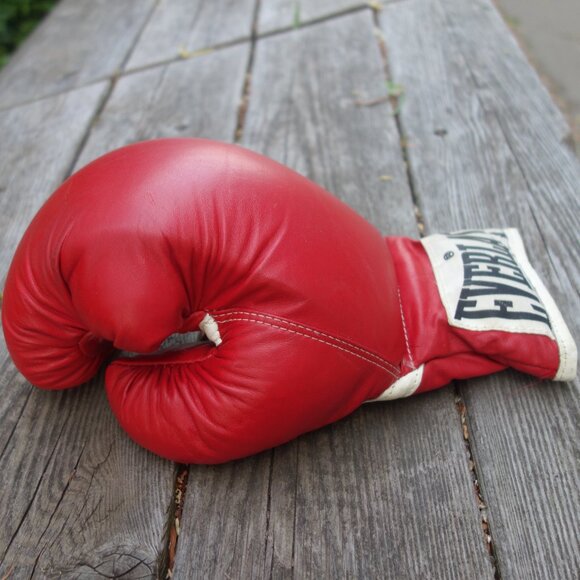 Everlast 2112 Lace Up Red Boxing Gloves Made in U.S.A. - Picture 13 of 16